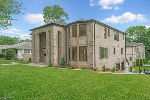 483 Cedar Ln, Paramus, NJ 07652 photo 7