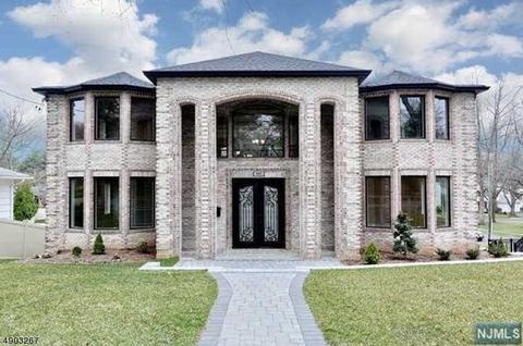 483 Cedar Ln, Paramus, NJ 07652 photo 14