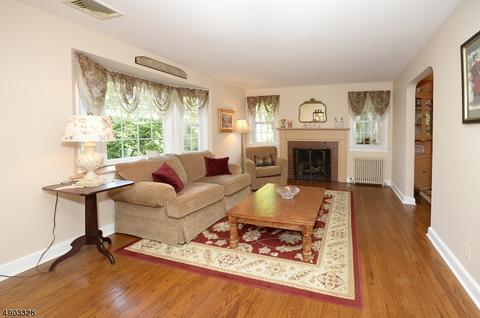 85 Oakwood Dr, Wayne, NJ 07470 photo 2