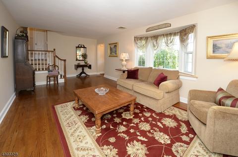 85 Oakwood Dr, Wayne, NJ 07470 photo 3
