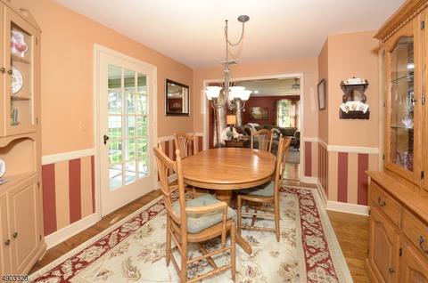 85 Oakwood Dr, Wayne, NJ 07470 photo 4