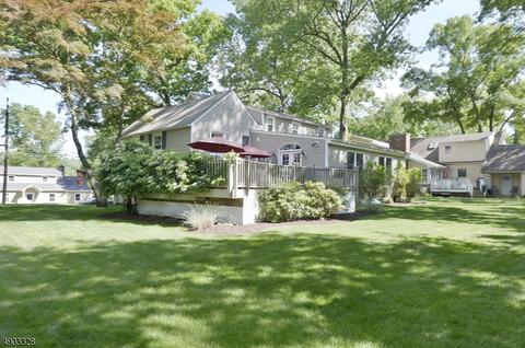 85 Oakwood Dr, Wayne, NJ 07470 photo 18