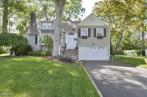85 Oakwood Dr, Wayne, NJ 07470 photo 1