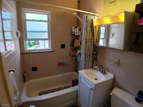 13 Rockridge Rd, Wanaque Boro, NJ 07420 photo 9