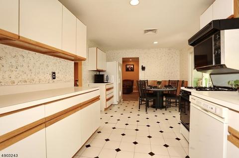 23 Pitman Pl, Wayne, NJ 07470 photo 8