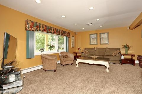 23 Pitman Pl, Wayne, NJ 07470 photo 3