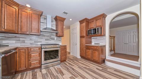 182 Webster Dr, Wayne, NJ 07470 photo 4