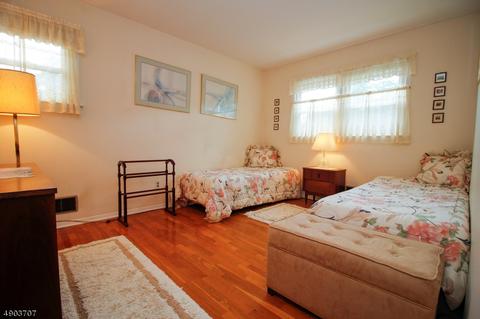 14 Debbie Pl, Dover, NJ 07801 photo 16