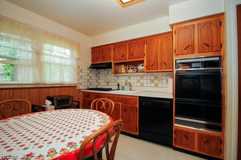 14 Debbie Pl, Dover, NJ 07801 photo 7
