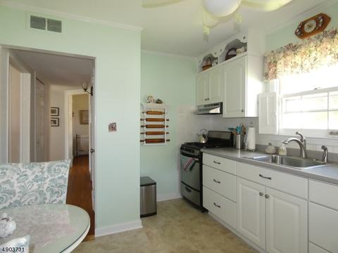 7 Paul Pl, Wanaque Boro, NJ 07420 photo 6