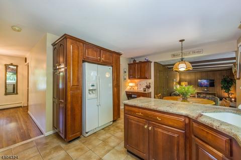 9 Beechtree Rd, Roseland, NJ 07068 photo 3
