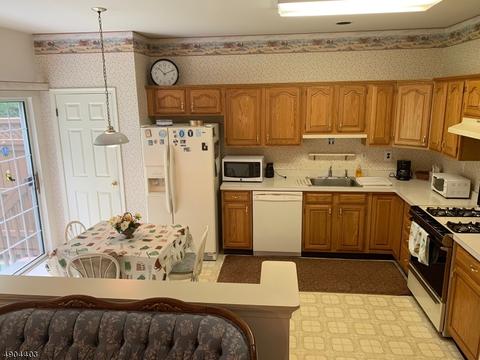 70 Whimble Ct, Wayne, NJ 07470 photo 4