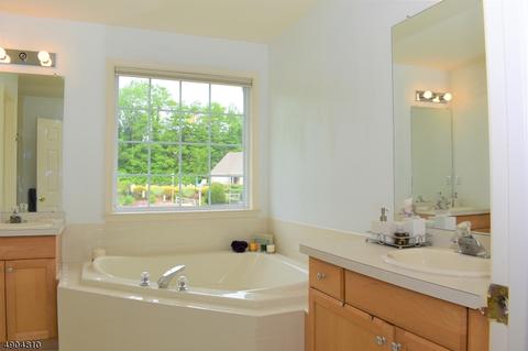49 Arrowgate Dr, Randolph, NJ 07869 photo 10