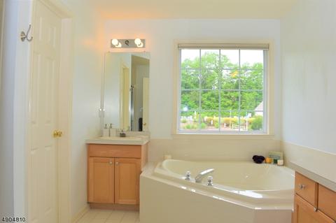 49 Arrowgate Dr, Randolph, NJ 07869 photo 11