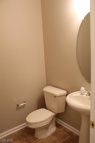 105 Levinberg Ln, Wayne, NJ 07470 photo 4