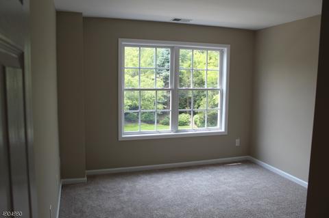 105 Levinberg Ln, Wayne, NJ 07470 photo 15