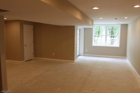105 Levinberg Ln, Wayne, NJ 07470 photo 17
