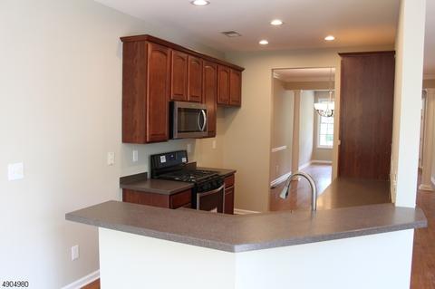 105 Levinberg Ln, Wayne, NJ 07470 photo 7