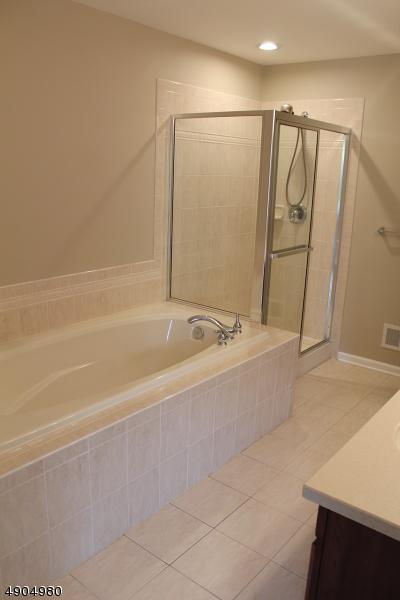 105 Levinberg Ln, Wayne, NJ 07470 photo 10