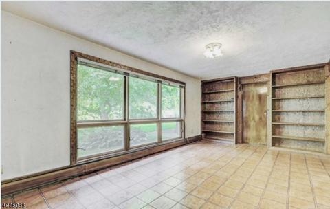 503 Hobart Rd, Paramus, NJ 07652 photo 15