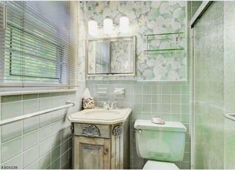 503 Hobart Rd, Paramus, NJ 07652 photo 13