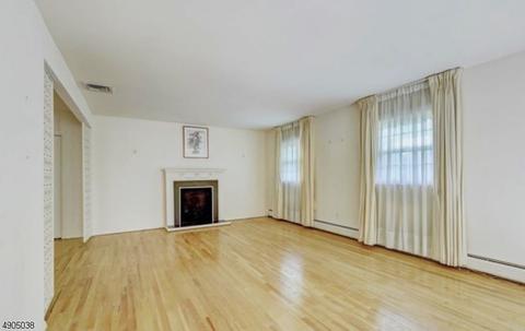 503 Hobart Rd, Paramus, NJ 07652 photo 4