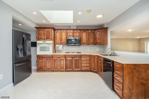 15 Beverly Way, Wayne, NJ 07470 photo 4