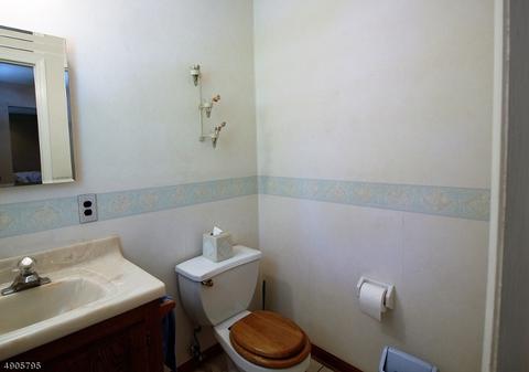 13 Wolfe Dr, Wanaque, NJ 07465 photo 9