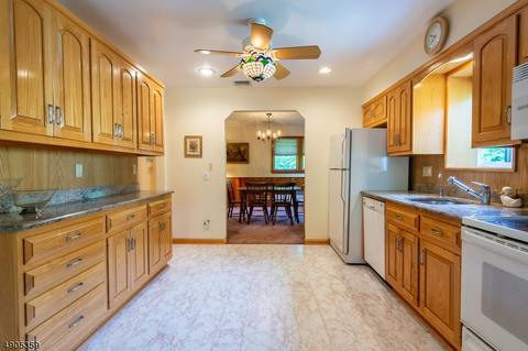 253 Oradell Ave, Paramus, NJ 07652 photo 5