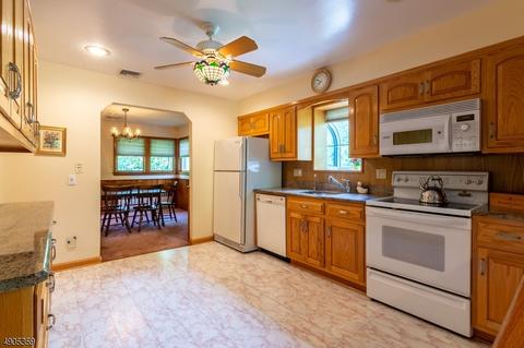 253 Oradell Ave, Paramus, NJ 07652 photo 4