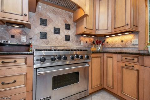 7 Larson Ln, Warren, NJ 07059 photo 8