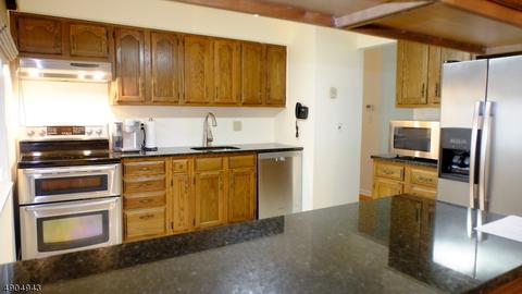 706 Hamilton Dr, Hackettstown, NJ 07840 photo 4