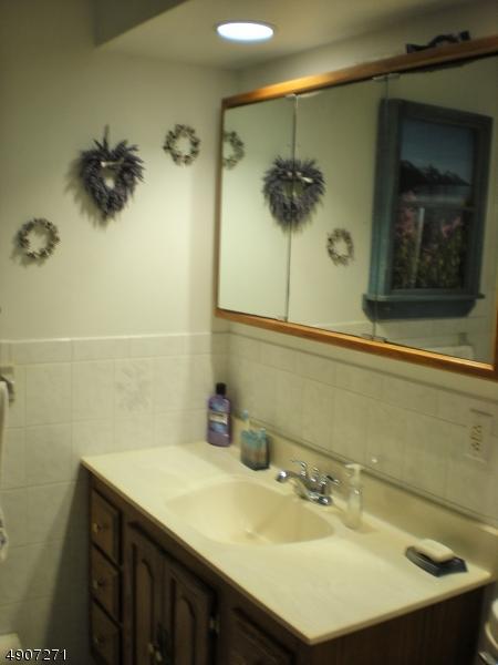 45 Wanaque Ave, Wanaque Boro, NJ 07420 photo 3