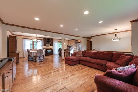33 Slope Dr, Hackettstown, NJ 07840 photo 4