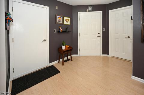 112 Bobolink Ct, Wayne, NJ 07470 photo 3