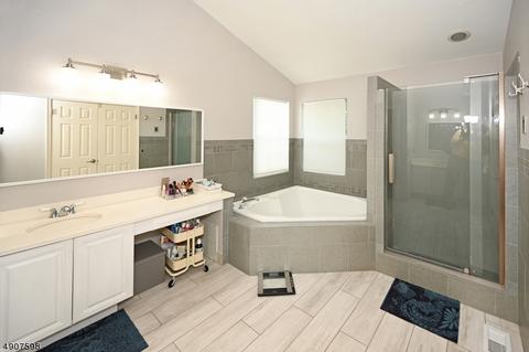 112 Bobolink Ct, Wayne, NJ 07470 photo 17