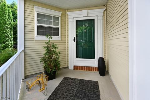 112 Bobolink Ct, Wayne, NJ 07470 photo 2