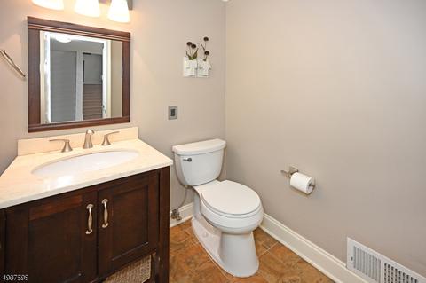 112 Bobolink Ct, Wayne, NJ 07470 photo 12