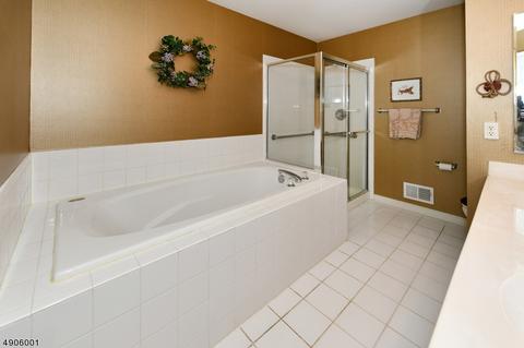 187 Levinberg Ln, Wayne, NJ 07470 photo 16