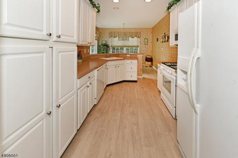 187 Levinberg Ln, Wayne, NJ 07470 photo 12