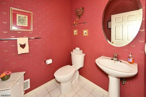187 Levinberg Ln, Wayne, NJ 07470 photo 8