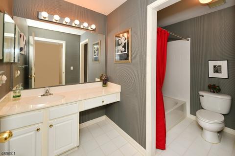 187 Levinberg Ln, Wayne, NJ 07470 photo 21
