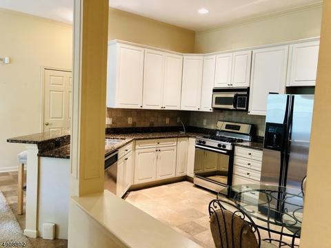 1111 Four Seasons Dr, Wayne, NJ 07470 photo 4