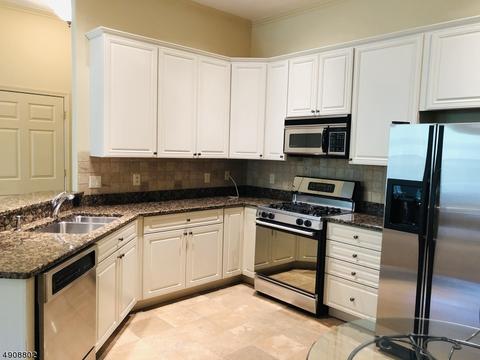 1111 Four Seasons Dr, Wayne, NJ 07470 photo 3