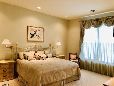 1111 Four Seasons Dr, Wayne, NJ 07470 photo 9