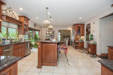 141 Chopin Dr, Wayne, NJ 07470 photo 5