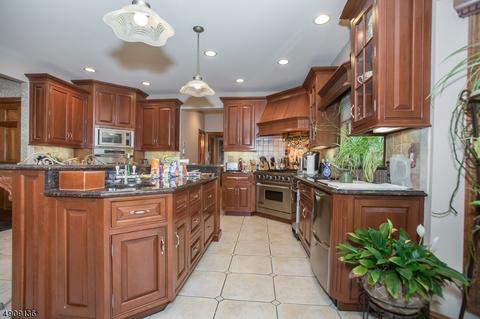 141 Chopin Dr, Wayne, NJ 07470 photo 6
