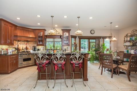 141 Chopin Dr, Wayne, NJ 07470 photo 4