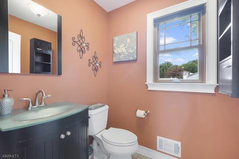 230 Andover Dr, Wayne, NJ 07470 photo 9