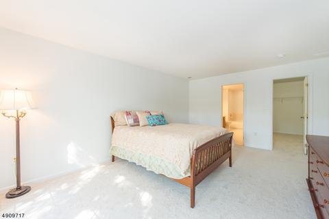 210 Swanstrom Pl E, Union, NJ 07083 photo 17